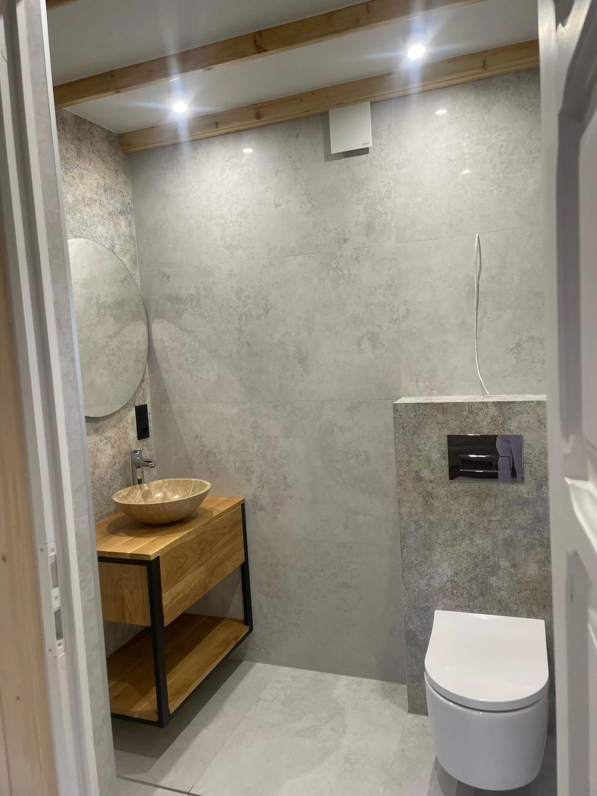 Wyposażona kuchnia w domku małym JantarHome