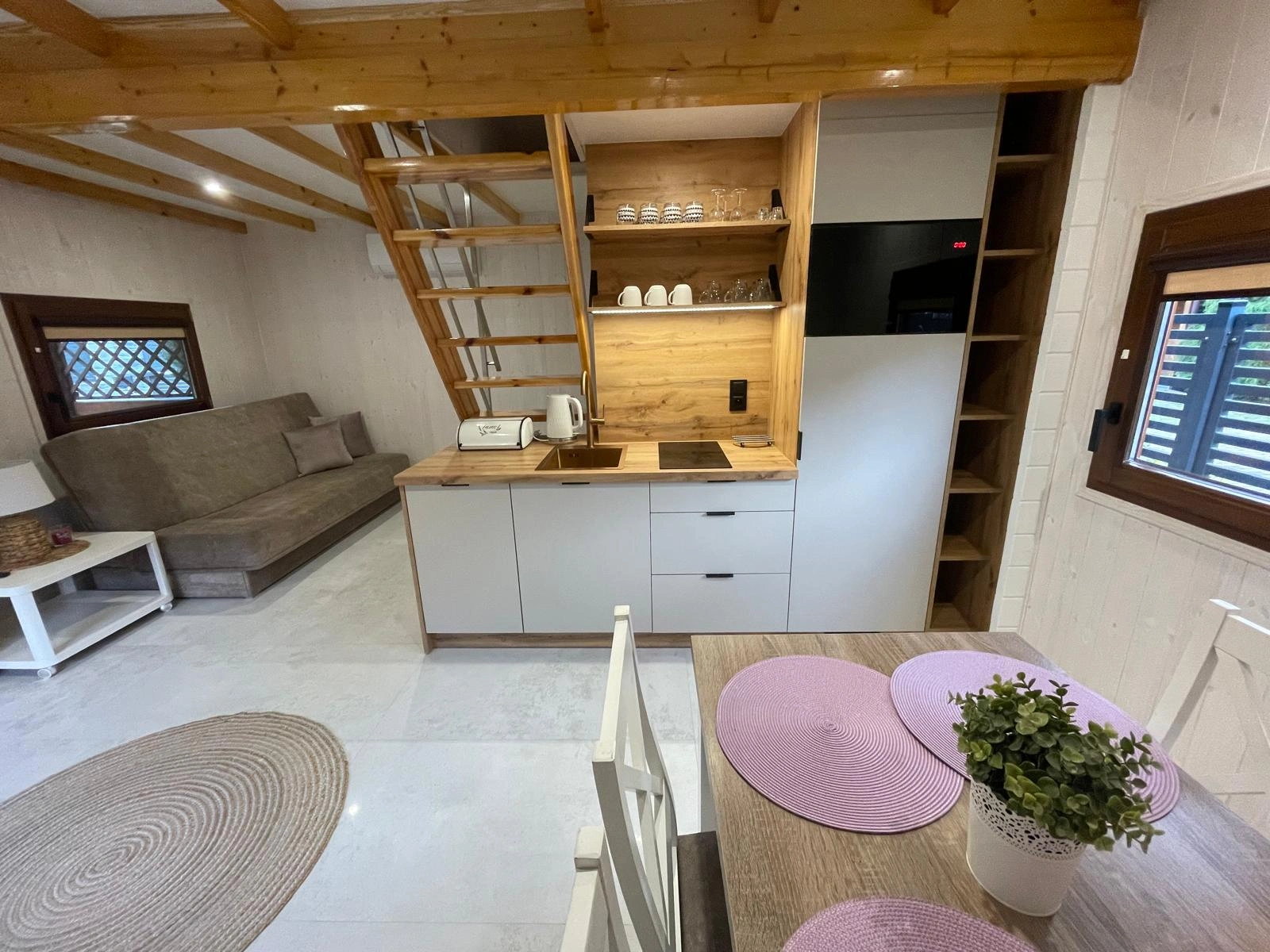 Przestrzeń dzienna domku małego JantarHome